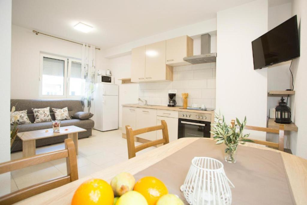 Apartments Panorama With Seasonal Pool Slatine Luaran gambar
