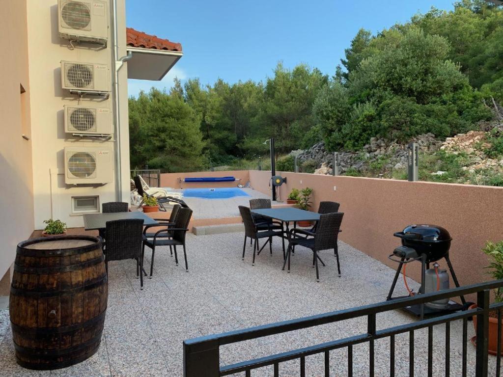 Apartments Panorama With Seasonal Pool Slatine Luaran gambar