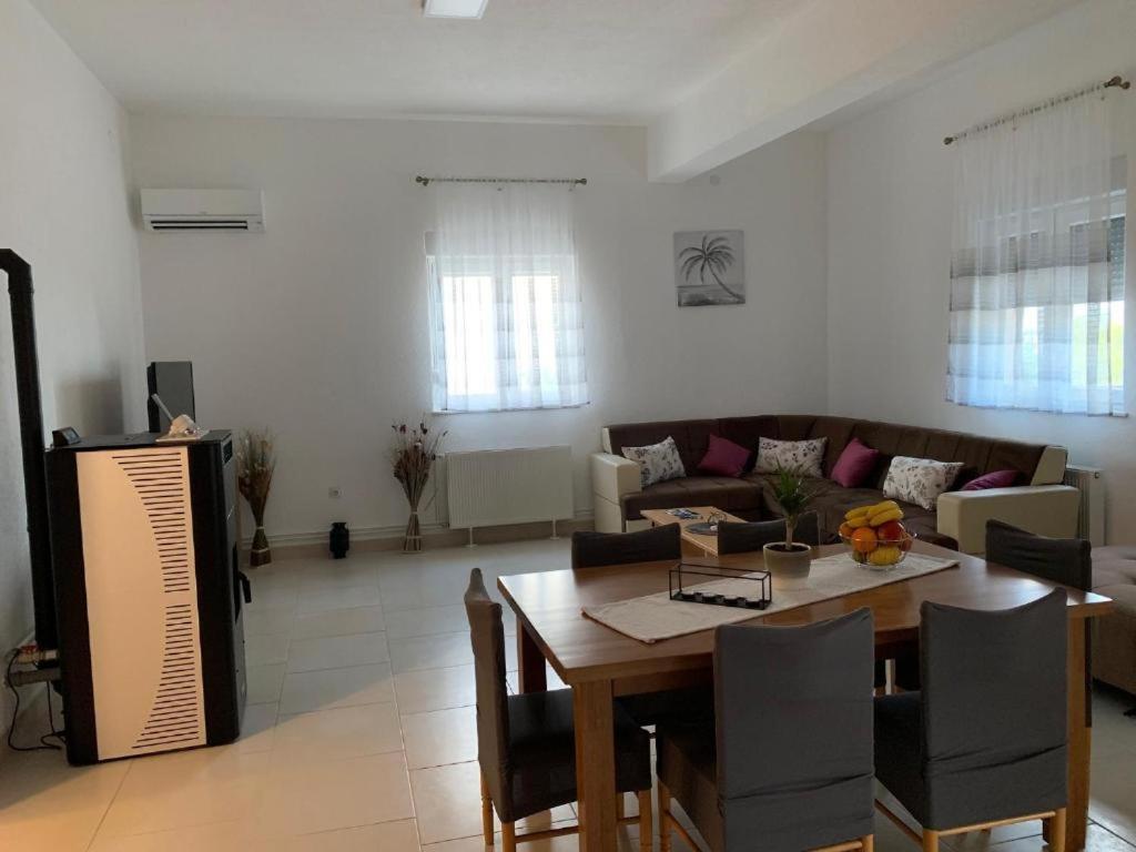 Apartments Panorama With Seasonal Pool Slatine Luaran gambar