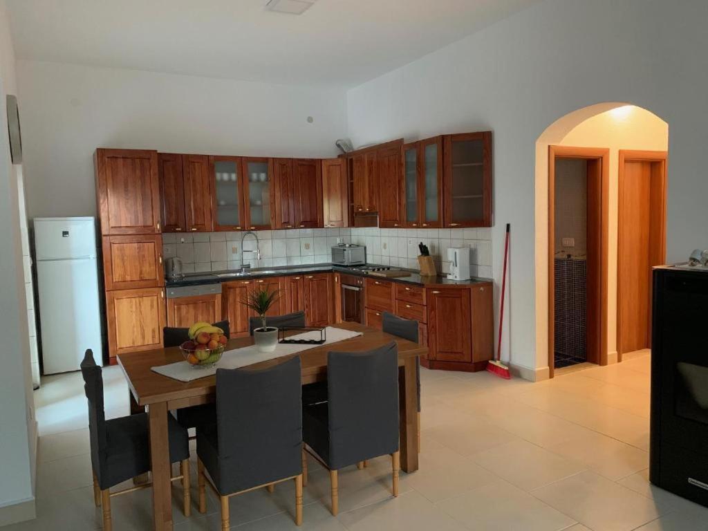 Apartments Panorama With Seasonal Pool Slatine Luaran gambar