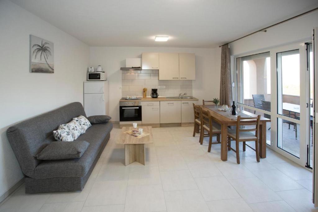 Apartments Panorama With Seasonal Pool Slatine Luaran gambar