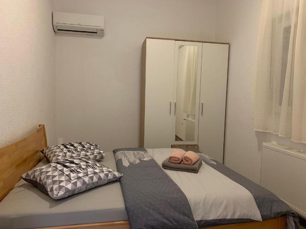 Apartments Panorama With Seasonal Pool Slatine Luaran gambar