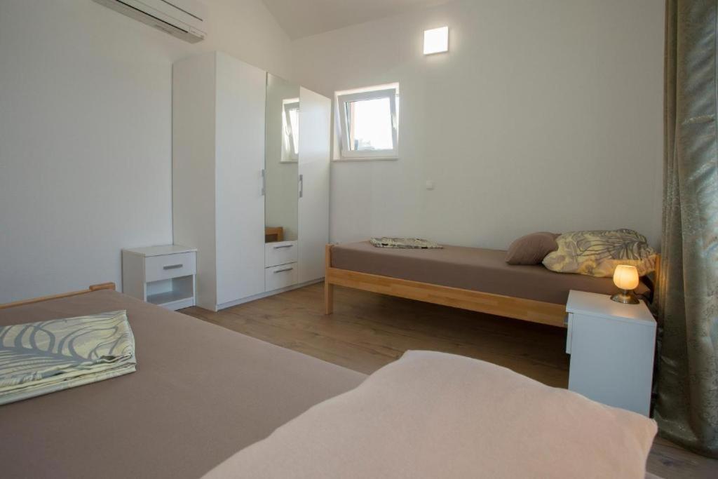 Apartments Panorama With Seasonal Pool Slatine Luaran gambar