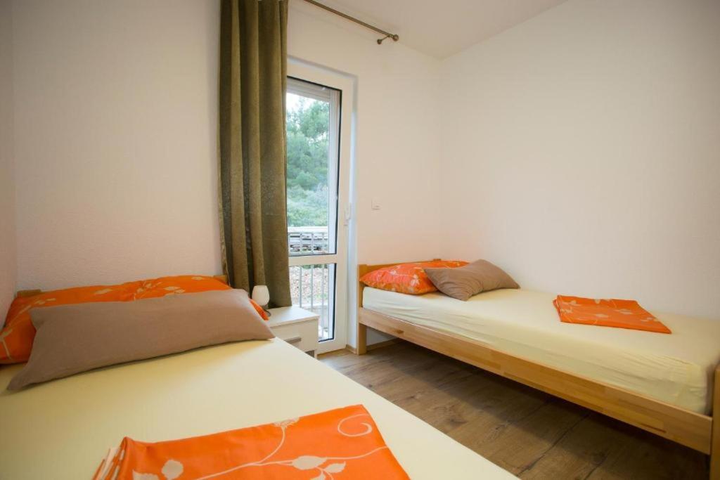 Apartments Panorama With Seasonal Pool Slatine Luaran gambar