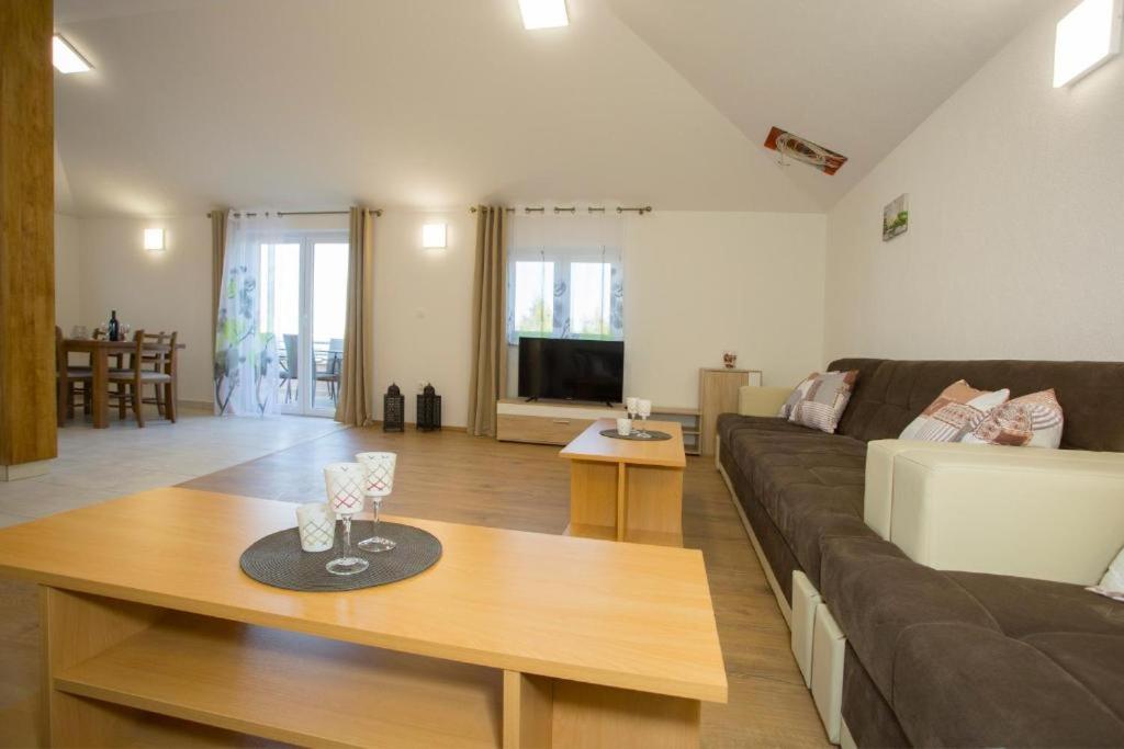 Apartments Panorama With Seasonal Pool Slatine Luaran gambar