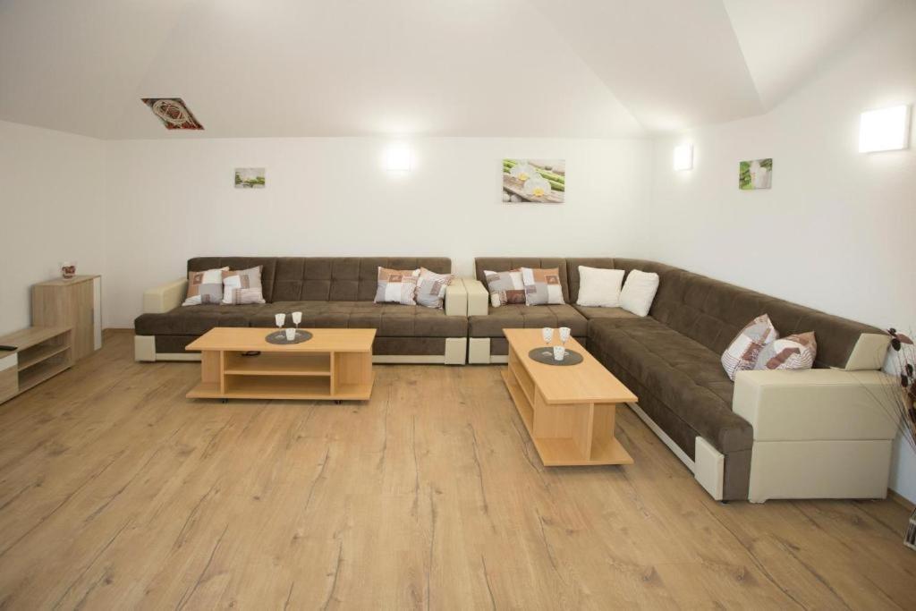 Apartments Panorama With Seasonal Pool Slatine Luaran gambar