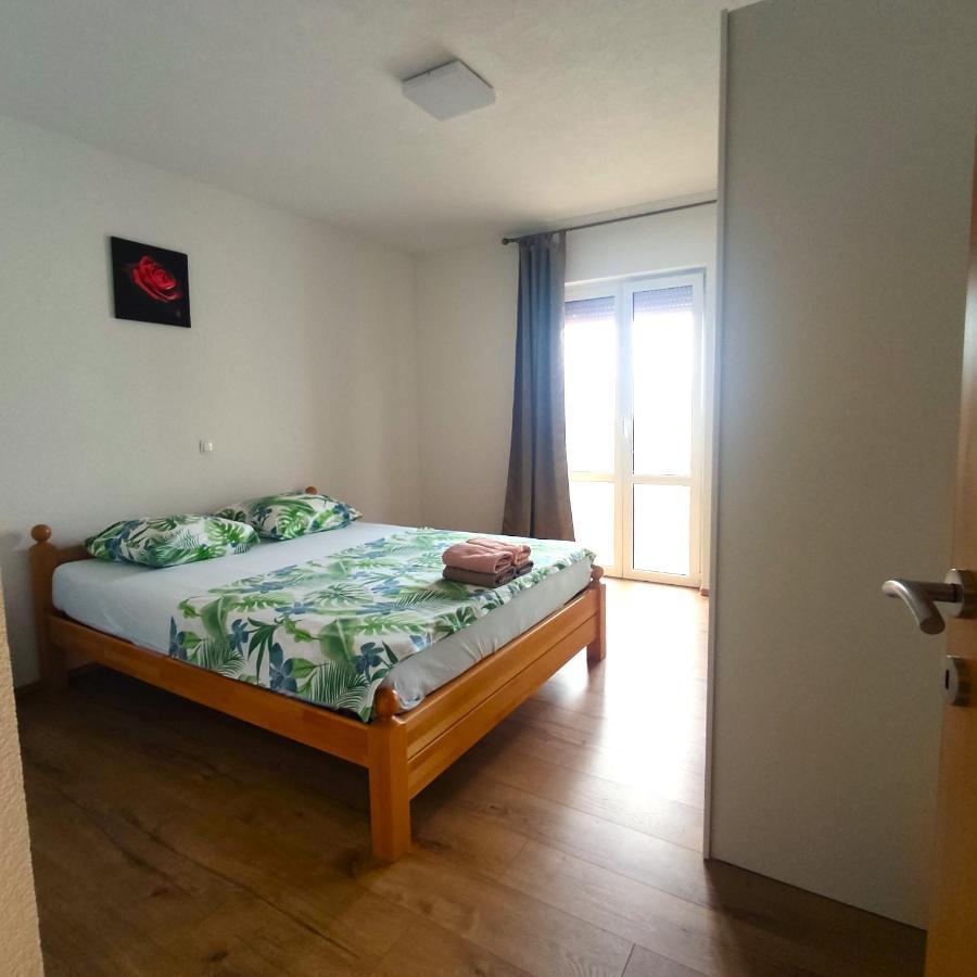 Apartments Panorama With Seasonal Pool Slatine Luaran gambar