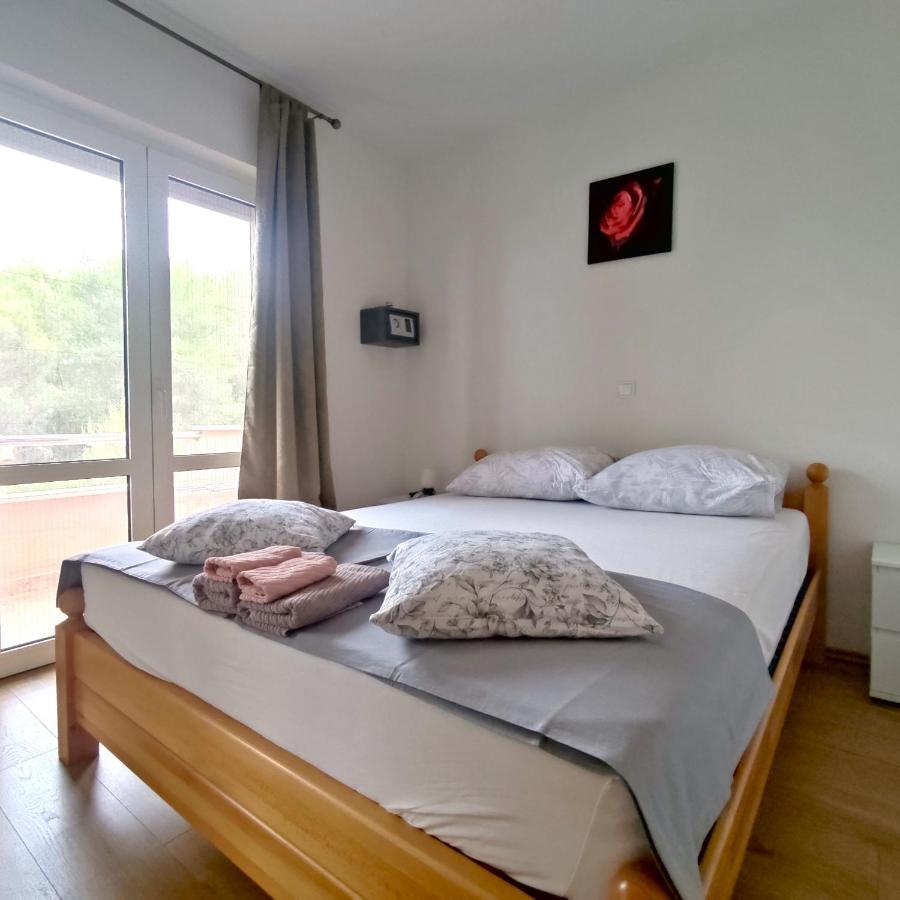 Apartments Panorama With Seasonal Pool Slatine Luaran gambar
